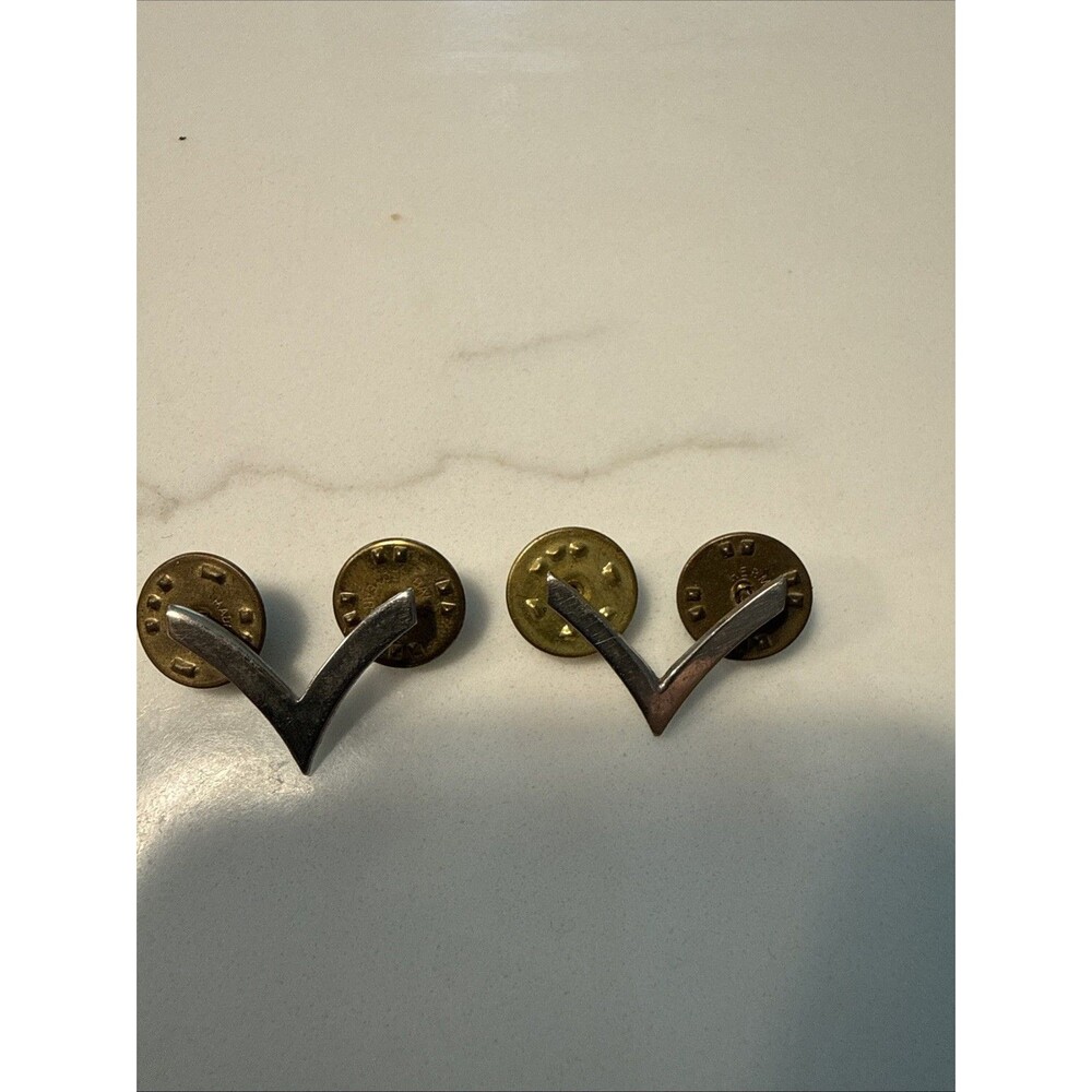 2  Vintage US Army Private E2 Gold Tone Metal Rank Collar Hat Pin Insignia
